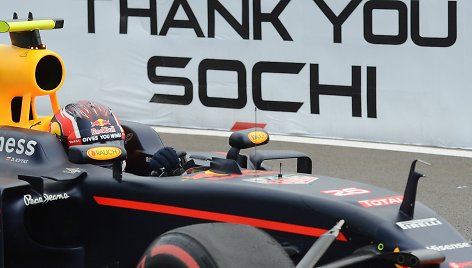 „Red Bull“ pilotas Daniilas Kvyatas taranavo Sebastieną Vettelį