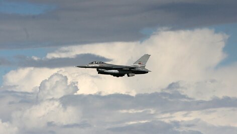 NATO bazėje nusileido &scaron;e&scaron;i Portugalijos naikintuvai F-16