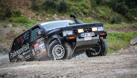 Bekelės maratonas „4x4 perimetras“ kirto „ekvatorių“