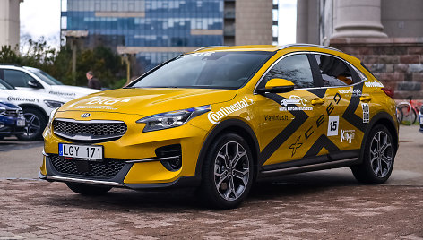 KIA X Ceed, konkurso „Metų automobilis 2020“ dalyviai prie Martyno Mažvydo bibliotekos