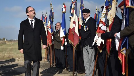 F.Hollande'as apsilankė buvusioje pagrindinėje internuotų čigonų stovykloje Montrej Belė.