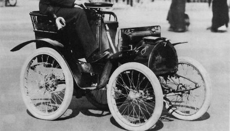 Louis Renault bando &bdquo;Renault Voiturette Type A&ldquo;