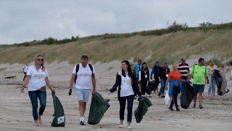 Kuršių nerijoje rinktos atliekos, kurias bangos išmetė iš Baltijos jūros