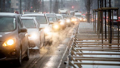 Paskutinę dieną prieš Kalėdų šventes Vilnius sustojo spūstyse.