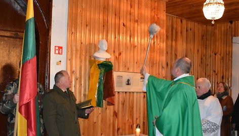 Marcinkonių Šv. apaštalų Simono ir Judo Tado bažnyčioje atidengtas ir pašventintas atminimo ženklas – bareljefas, skirtas Lietuvos Nepriklausomybės akto signatarui kunigui Alfonsui Petruliui.