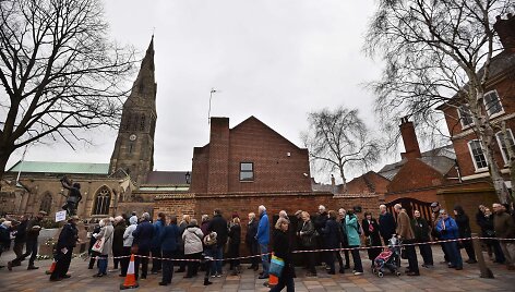 Žmonės renkasi atsisveikinti su Anglijos karaliumi Richardu III