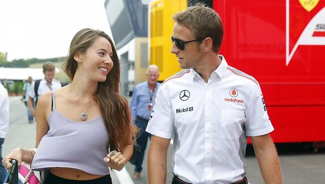 Jensono Buttono mylimoji &ndash; fotomodelis Jessica Michibata 