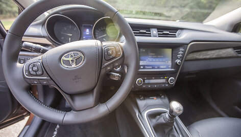 Atnaujintas &bdquo;Toyota Avensis&ldquo;