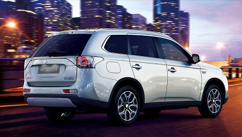 I&scaron; tinklo įkraunamas hibridas &bdquo;Mitsubishi Outlande PHEV&ldquo;