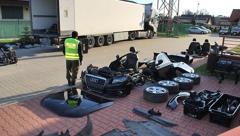 Lenkijoje įkliuvo lietuviai su vogtomis automobilių detalėmis