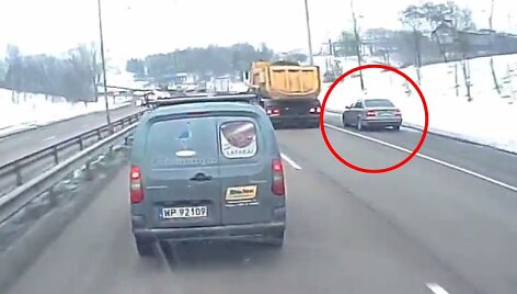 BMW važiuoja kelkra&scaron;čiu