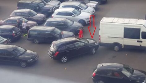 Situacija automobilių aik&scaron;telėje