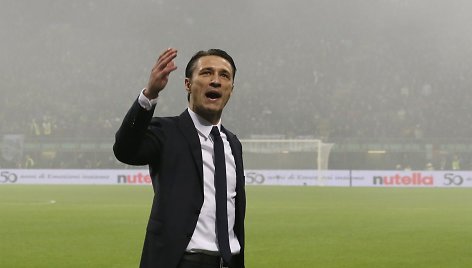 Kroatų treneris Niko Kovačas ramina sirgalius