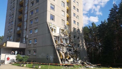 Vilniaus Lazdynų rajone nulūžo daugiabučio balkonas