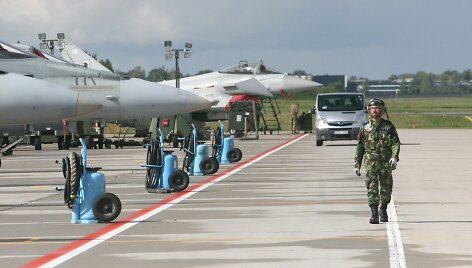 NATO bazėje nusileido &scaron;e&scaron;i Portugalijos naikintuvai F-16
