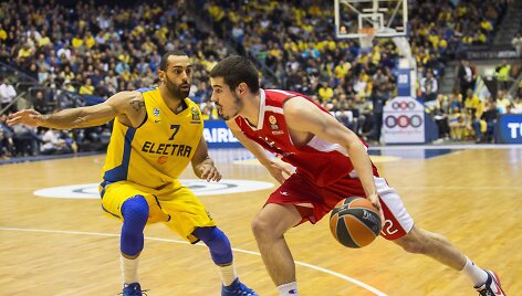 Bryanas Randle'as ir Nikola Kaliničius (su kamuoliu)