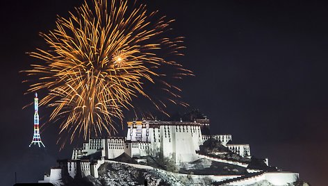 Fejerverkai Tibete pasitinkant Avies metus.