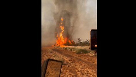 Australijoje nufilmuotas ugnies tornadas