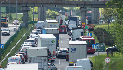 Tūkstantmečio gatvėje išsiliejo tona degalų