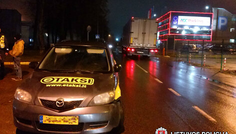 Policijai įkliuvo Vilniaus oro uosto prieigose darbavęsis neblaivus taksi vairuotojas