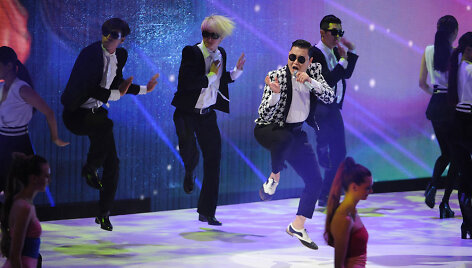 &bdquo;Psy&ldquo; pasirodymas per per &bdquo;Germany's Next Top Model&ldquo; finalą. 