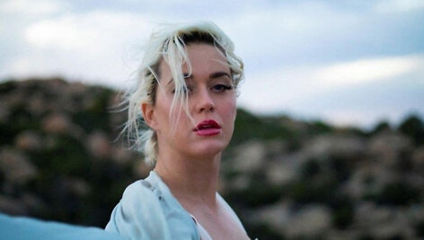 Katy Perry dainos &bdquo;Daisies&ldquo; vaizdo klipe