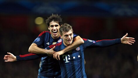 Javi Martinezas iį įvartį pelnęs Toni Kroosas