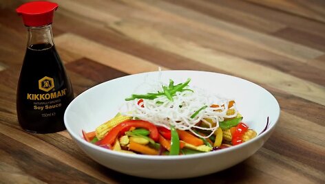 WOK daržovės su tra&scaron;kiais ryžių vermi&scaron;eliais