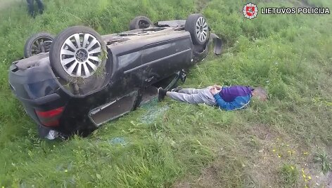 Sulaikytas nuo kelio nuvažiavęs nuo narkotinių medžiagų apsvaigęs vairuotojas