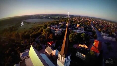 VIDEO kadras: Gargždai i&scaron; pauk&scaron;čio skrydžio