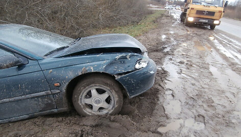 Nuo kelio nuskriejęs &bdquo;Subaru&ldquo;