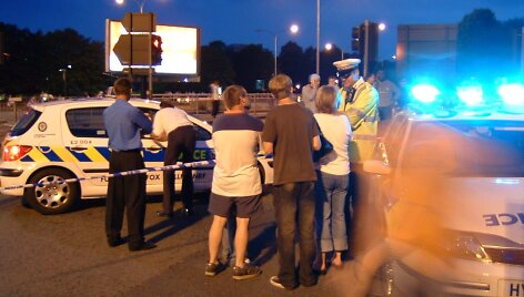 Nukenksminti nesprogusią bombą į įvykio vietą atskubėjo policija ir armijos būrys.