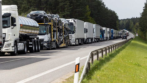 Sunkvežimių eilė link Medininkų