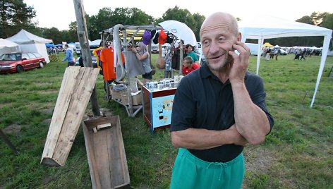 Žagarės vyšnių festivalio pramoga - karstas