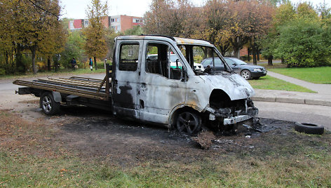 Ukmergėje sudegintas „Opel Manono“