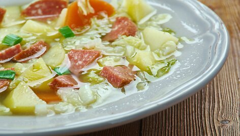 Daržovių sriuba su de&scaron;relėmis