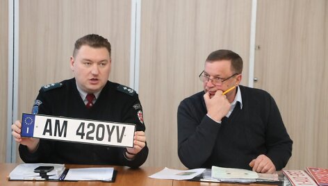 Policijos ir &bdquo;Regitros&ldquo; akiratyje &ndash; padirbti numeriai