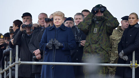 Lietuvos prezidentė Dalia Grybauskaitė stebėjo NATO pratybos &bdquo;Geležinis kardas 2014"