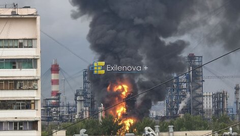 Maskvoje dega naftos perdirbimo gamykla