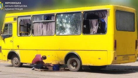 Rusija atakavo Ukrainos autobusą Chersone