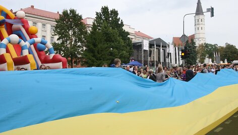 &Scaron;iaulių gimtadienyje &ndash; 200 metrų Ukrainos vėliava ir  ugnimi alsuojantis drakonas