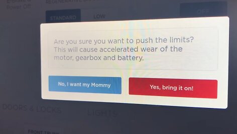 &bdquo;Tesla&ldquo; įspėjimas prie&scaron; įjungiant &bdquo;Ludicrous+&ldquo; funkciją