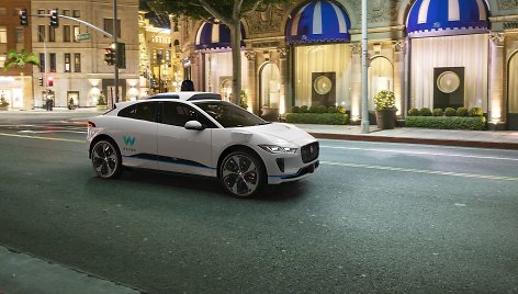 „Jaguar Land Rover“ susivienijo su „Waymo“ – kurs autonominį elektromobilįĮ