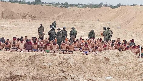 Vaizdai i&scaron; Gazos: i&scaron;rengti, užri&scaron;tomis akimis ir suri&scaron;tomis rankomis