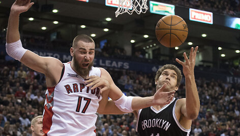 Jonas Valančiūnas ir &bdquo;Nets&ldquo; žaidėjas Brookas Lopezas