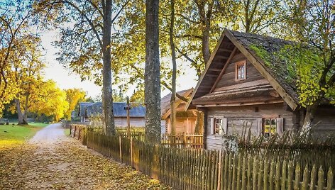 Kleboni&scaron;kių kaimas rudenį