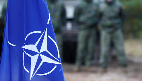 NATO vėliava