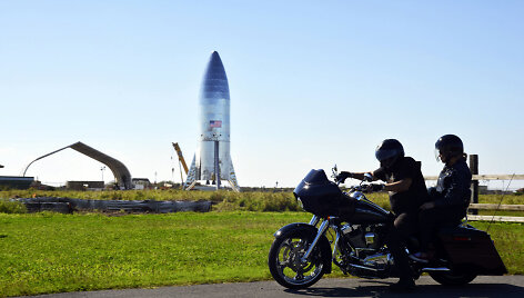 &bdquo;SpaceX&ldquo; raketos prototipas Los Andželo uoste