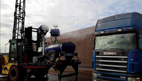 "Klasco" i&scaron;bando dulkių slopinimo įrenginį &ndash; naują vandens rūko patranką. 2020 m. Gegužės 27 d. 