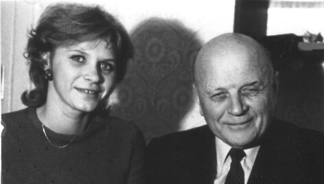 J.Baltu&scaron;is su anūke Akvile Vilniuje 1989 metais